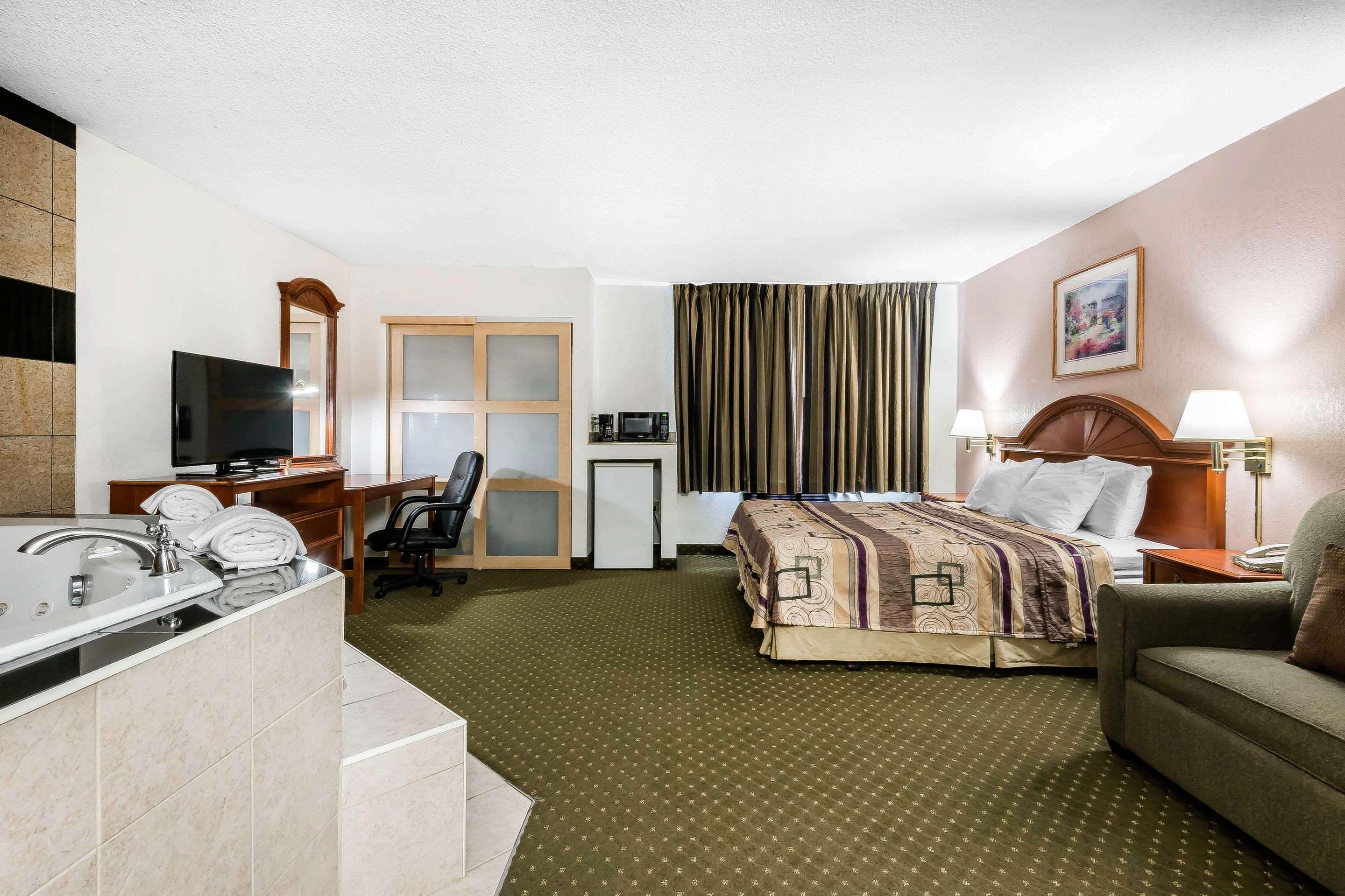 Quality Inn & Suites Binghamton Vestal Екстериор снимка