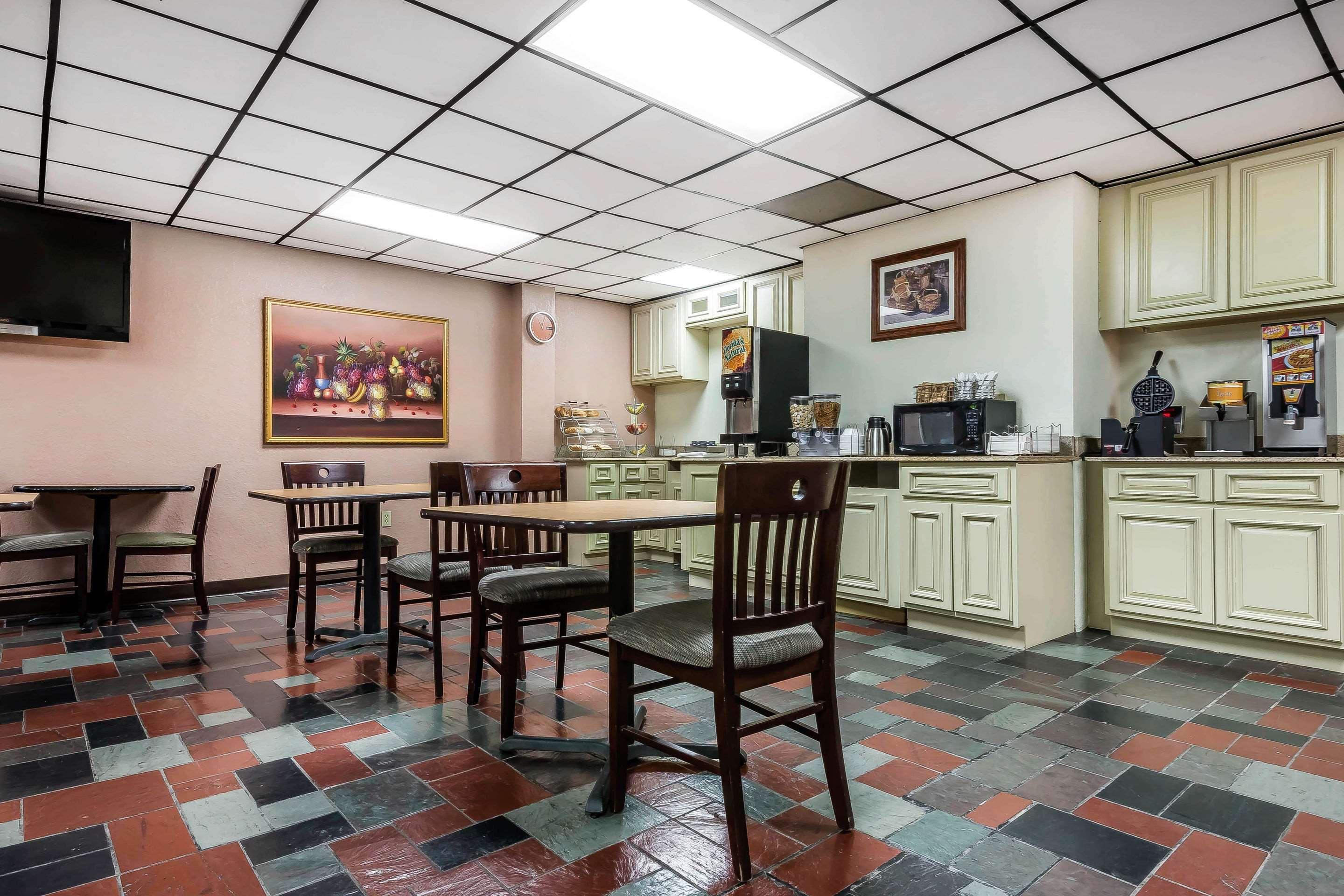 Quality Inn & Suites Binghamton Vestal Екстериор снимка